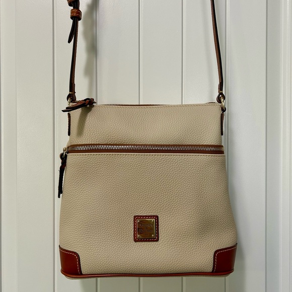 Dooney & Bourke Pebble Grain Crossbody in Bone NWOT - Picture 3 of 11